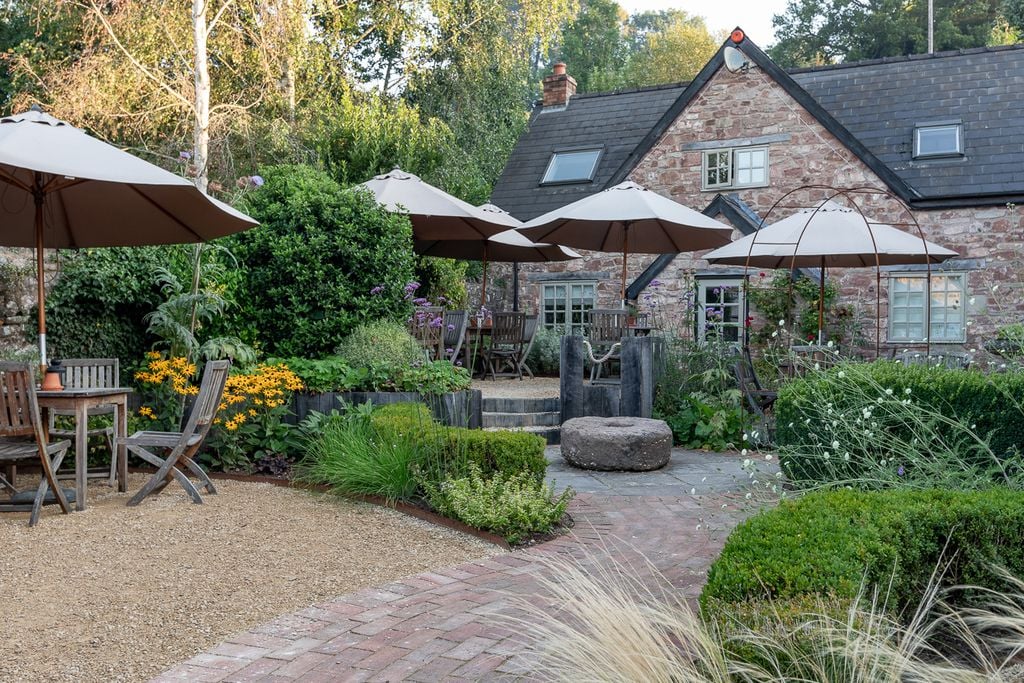 Tudor Farmhouse Hotel, at the table