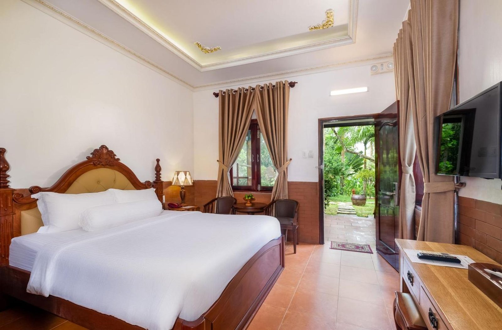 Coco Palm Beach Resort & Spa — vibe