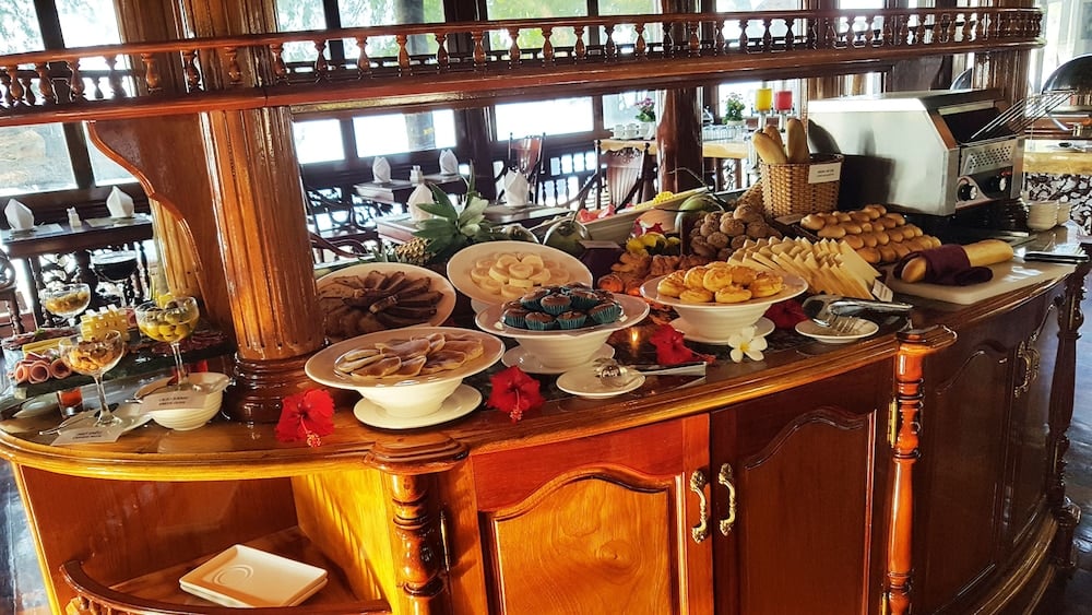 Coco Palm Beach Resort & Spa, beachfront restaurant & bar
