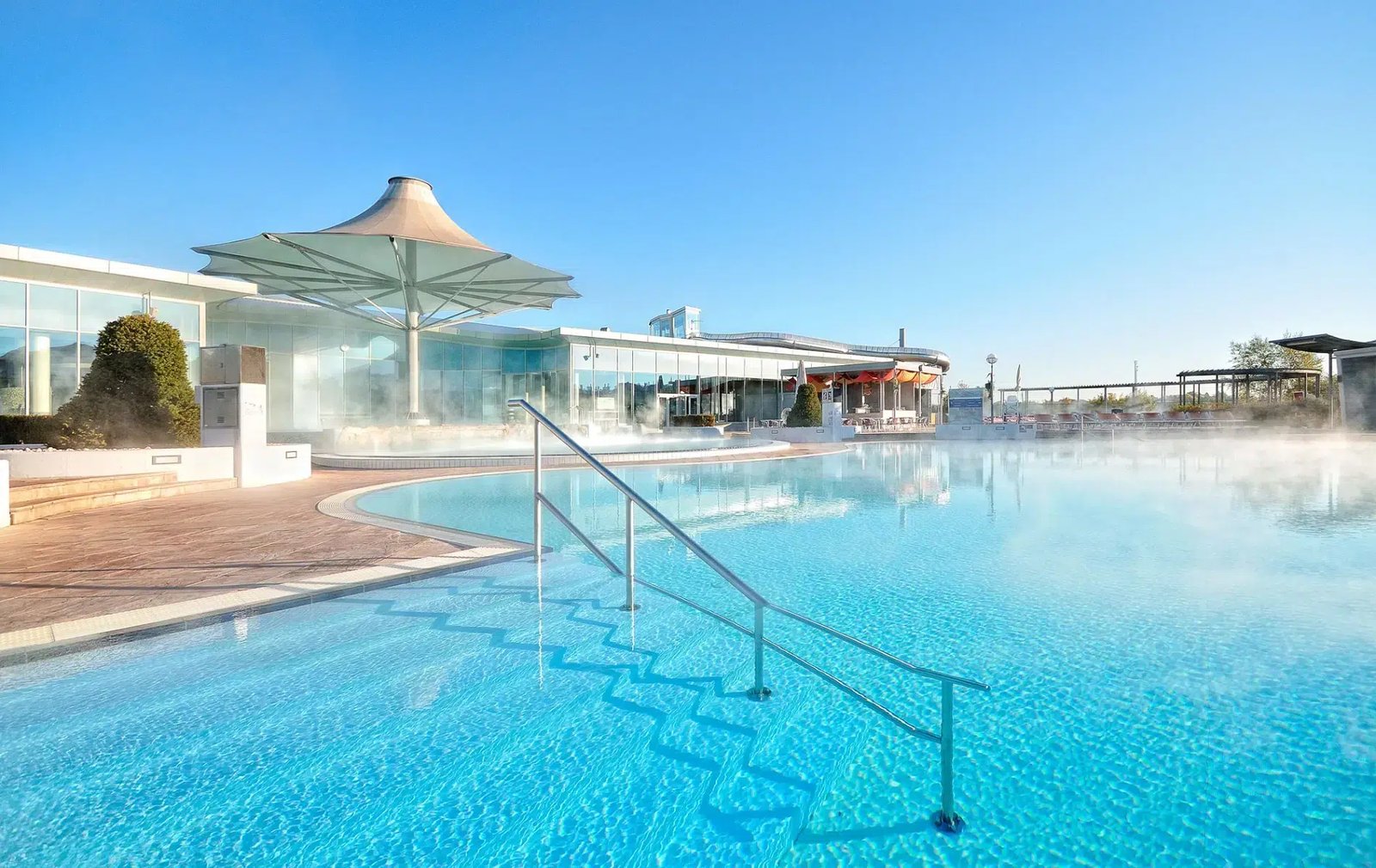 Thermenresort Laa – Hotel, the pool