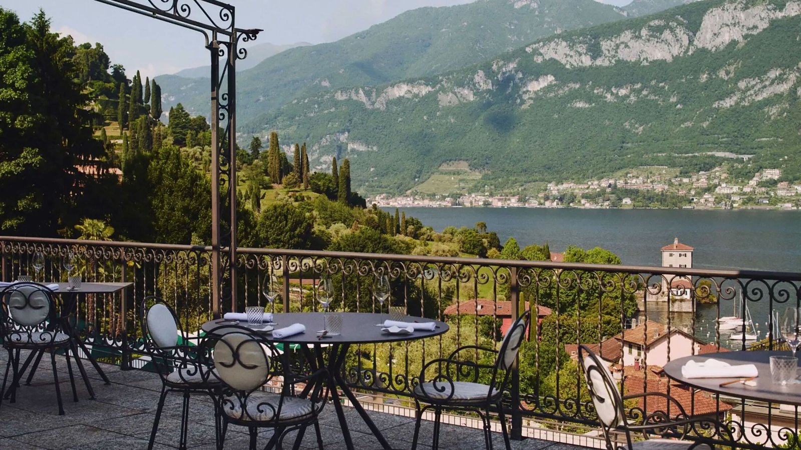 Hotel Belvedere, at the table