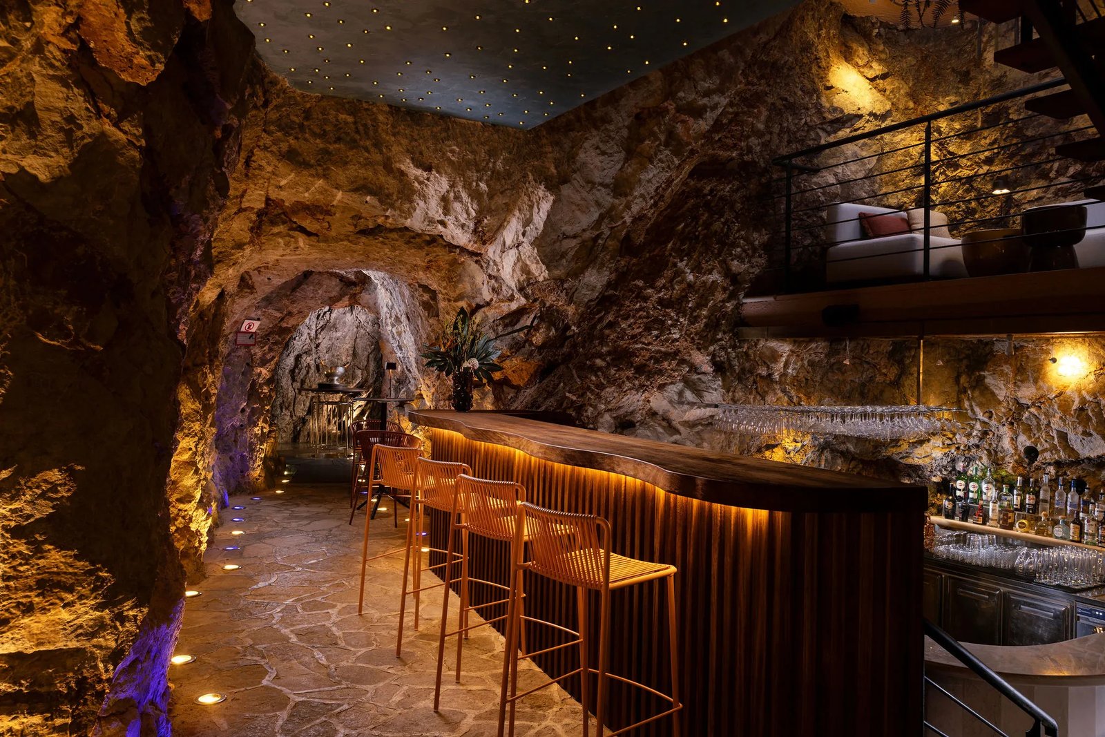 Hotel More, cave bar more