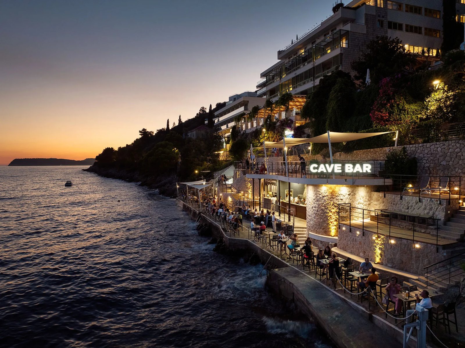 Hotel More, cave bar more