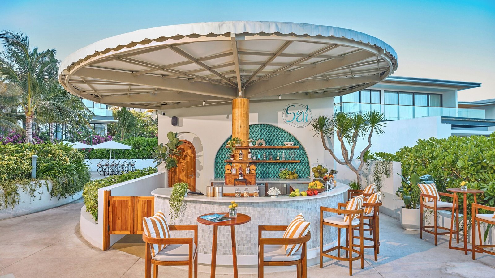 Villa Le Corail, a Gran Meliá Hotel, at the table