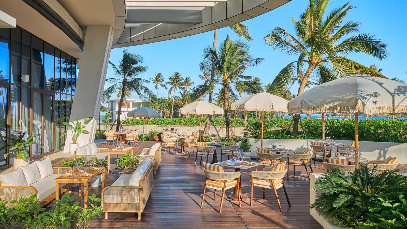Villa Le Corail, a Gran Meliá Hotel, at the table