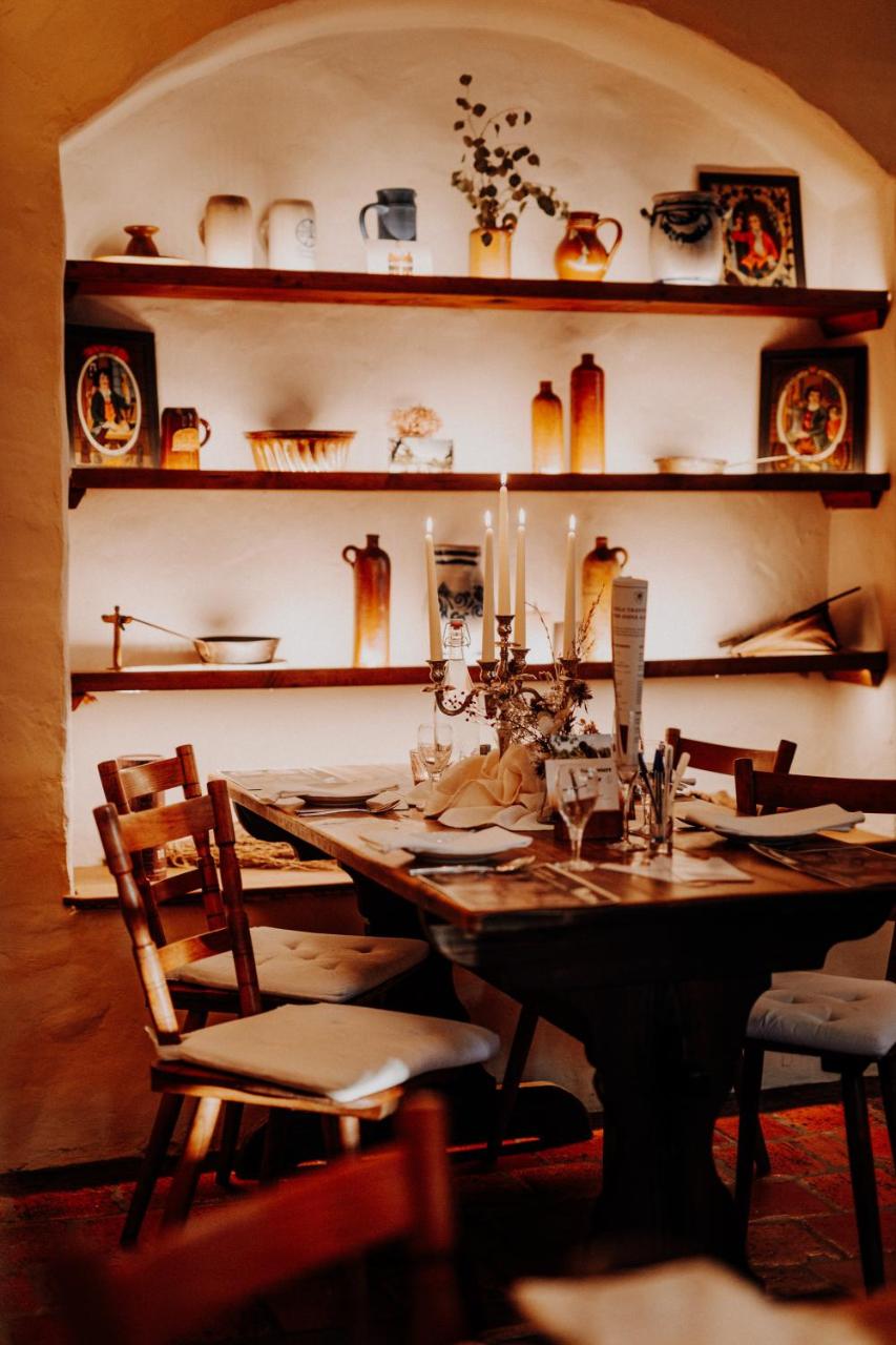 Rittergut Positz, at the table