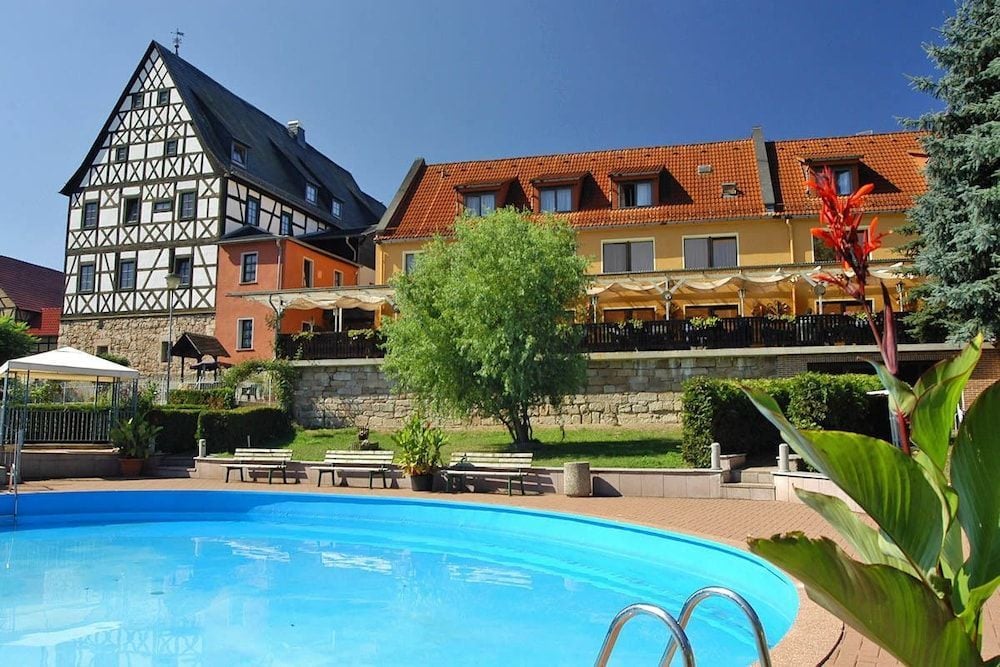 Rittergut Positz, the pool