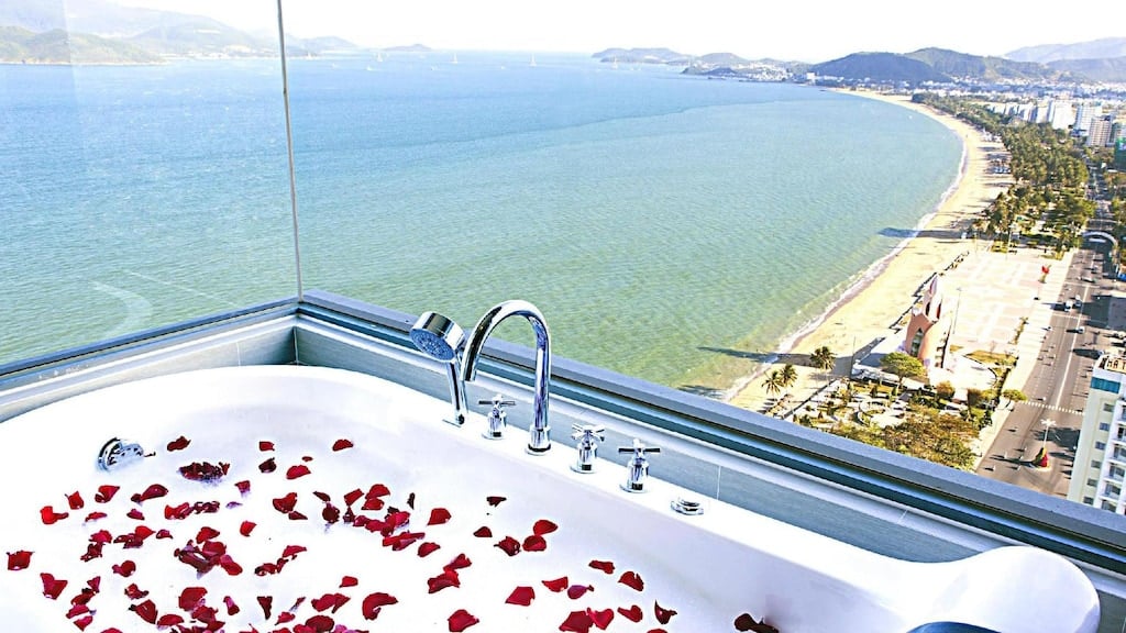 Havana Nha Trang Hotel — vibe