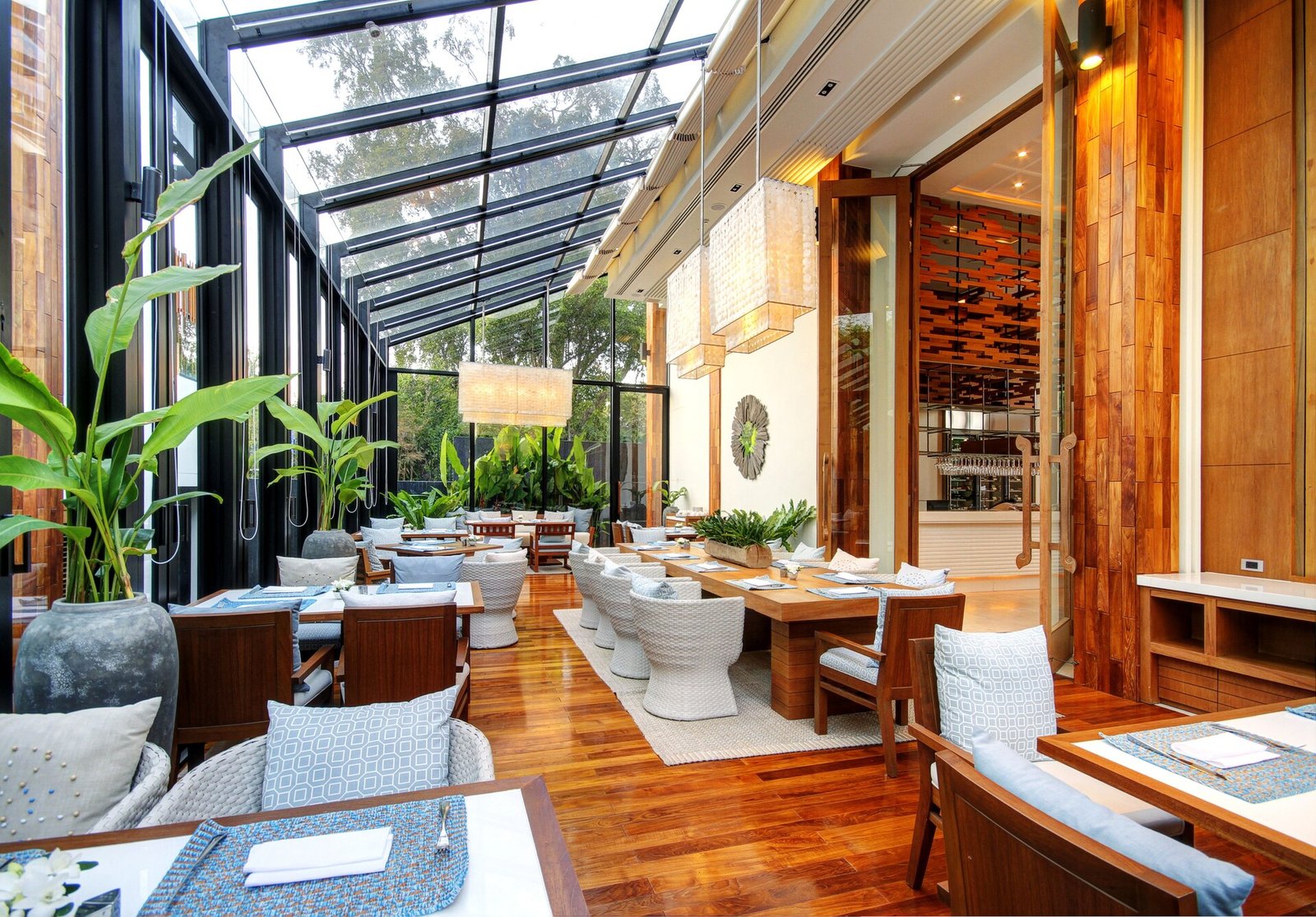 Cape Nidhra Hotel, at the table