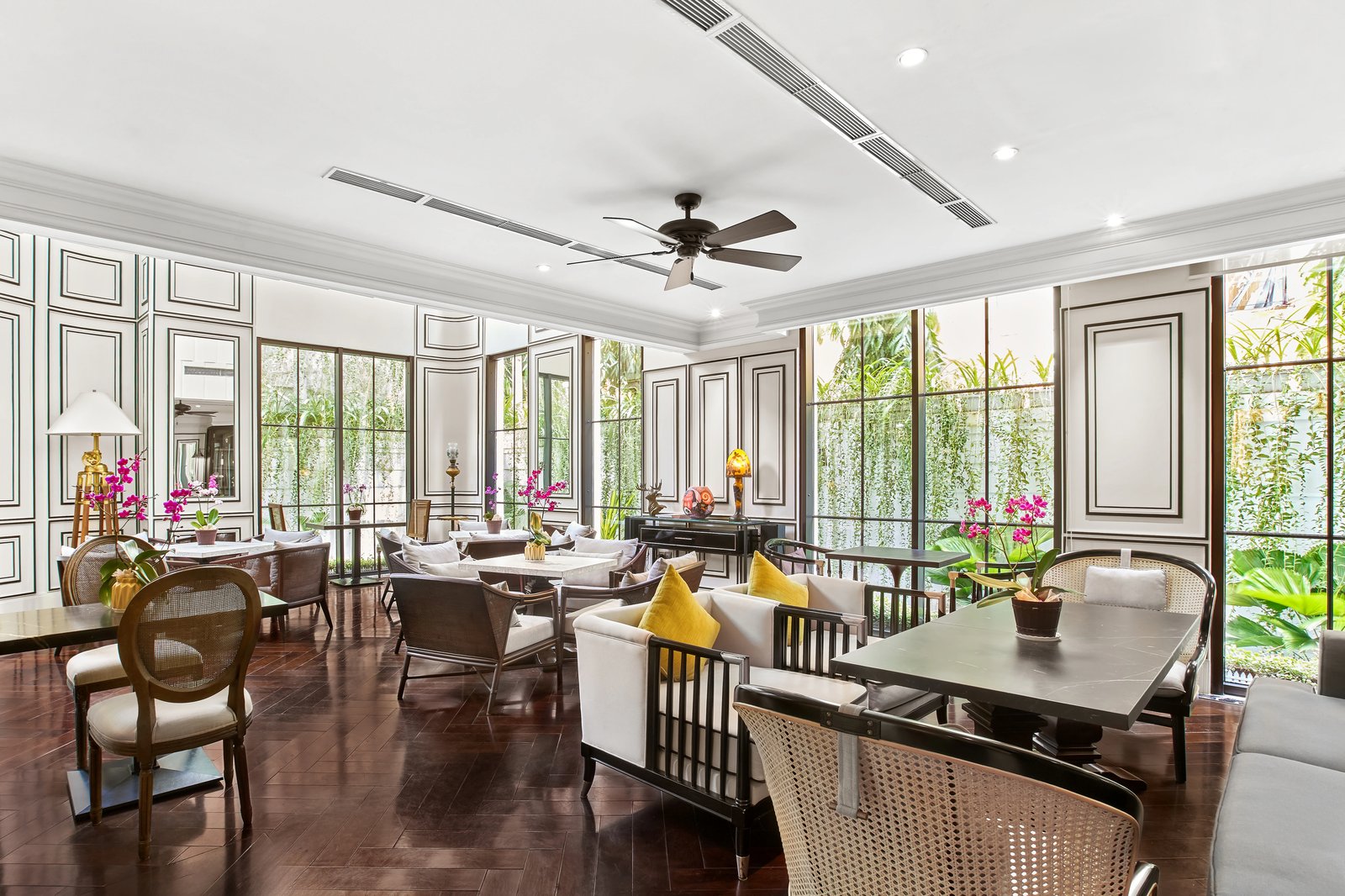 Bach Suites Saigon, A member of Design Hotels, part of Marriott Bonvoy, at the table