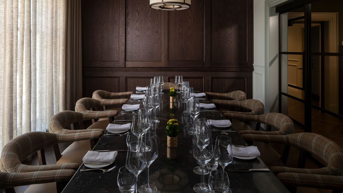 Dunluce Lodge, at the table