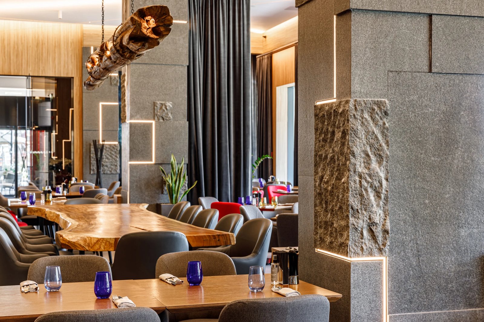 QOSMO Brasov Hotel, monark restaurant