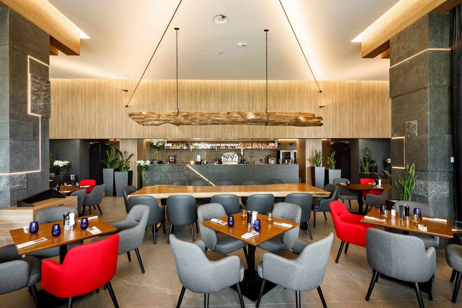QOSMO Brasov Hotel, monark restaurant