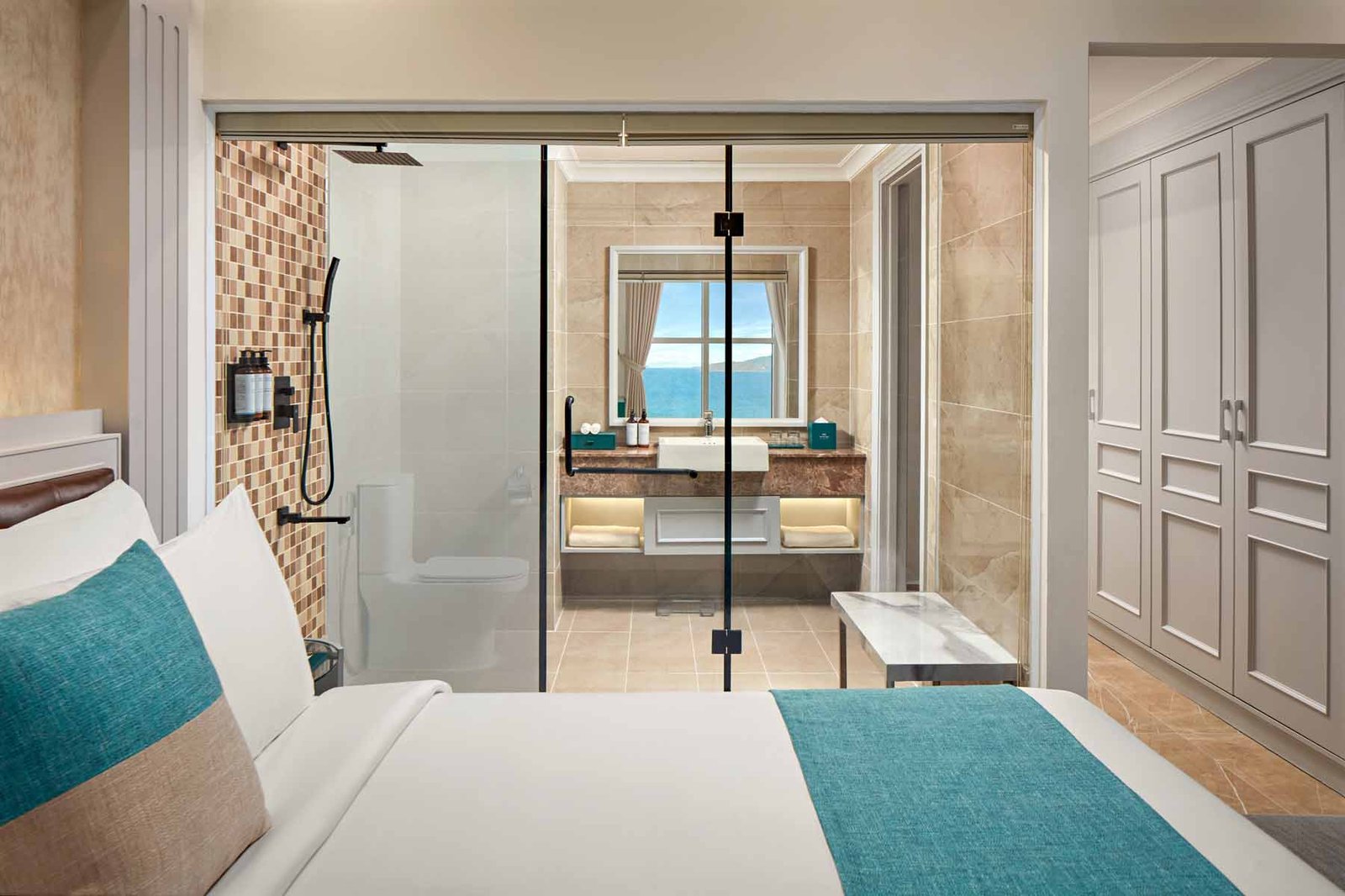 Mercure Nha Trang Beach — vibe