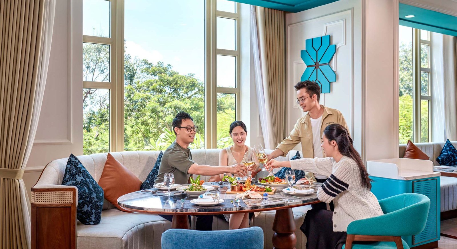 Mercure Nha Trang Beach — eat & drink
