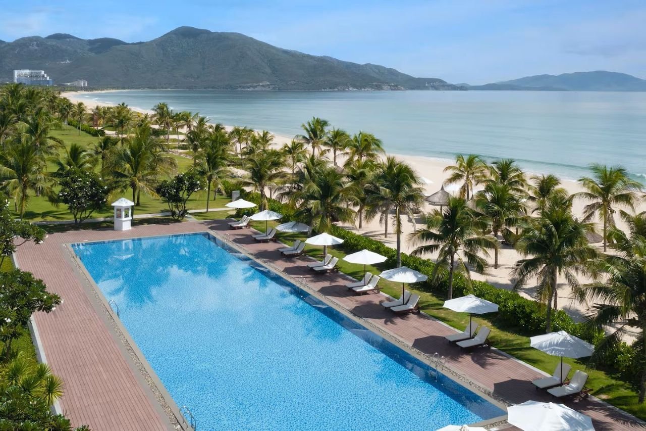 Meliá Vinpearl Cam Ranh Beach Resort, the pool