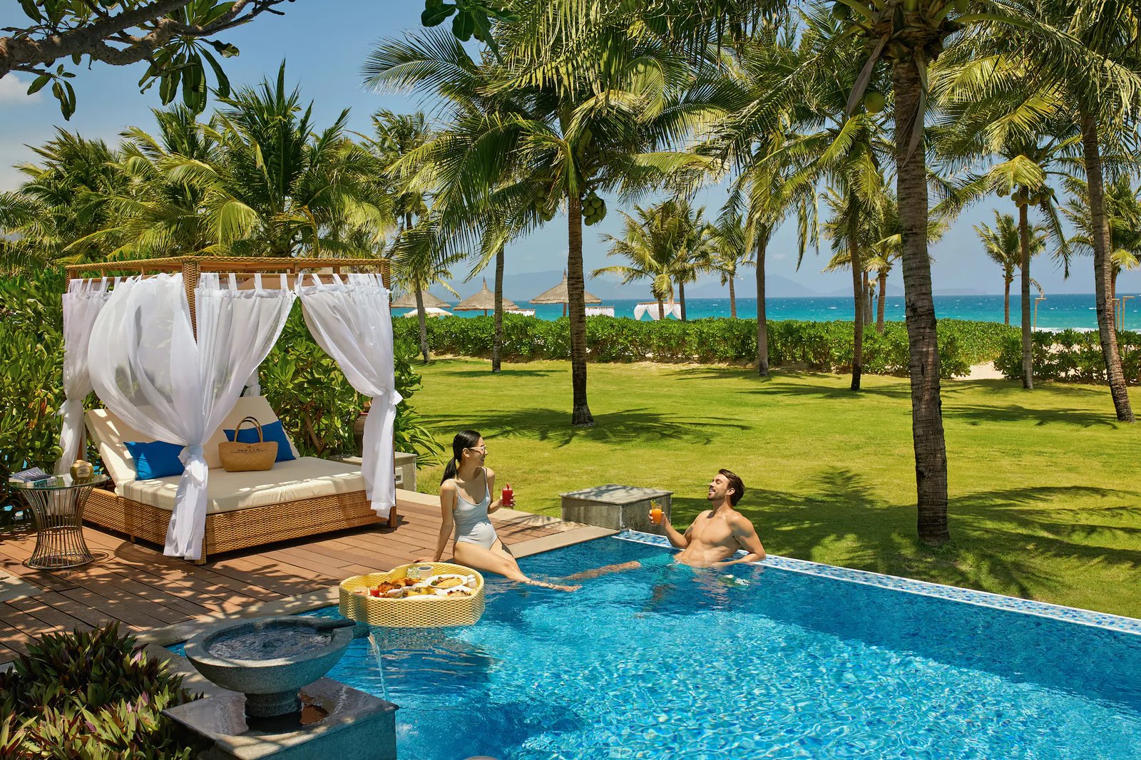 Meliá Vinpearl Cam Ranh Beach Resort, the pool