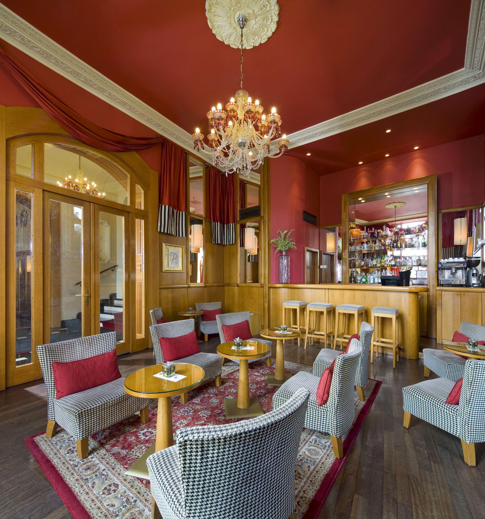Mamaison Riverside Hotel Prague, at the table