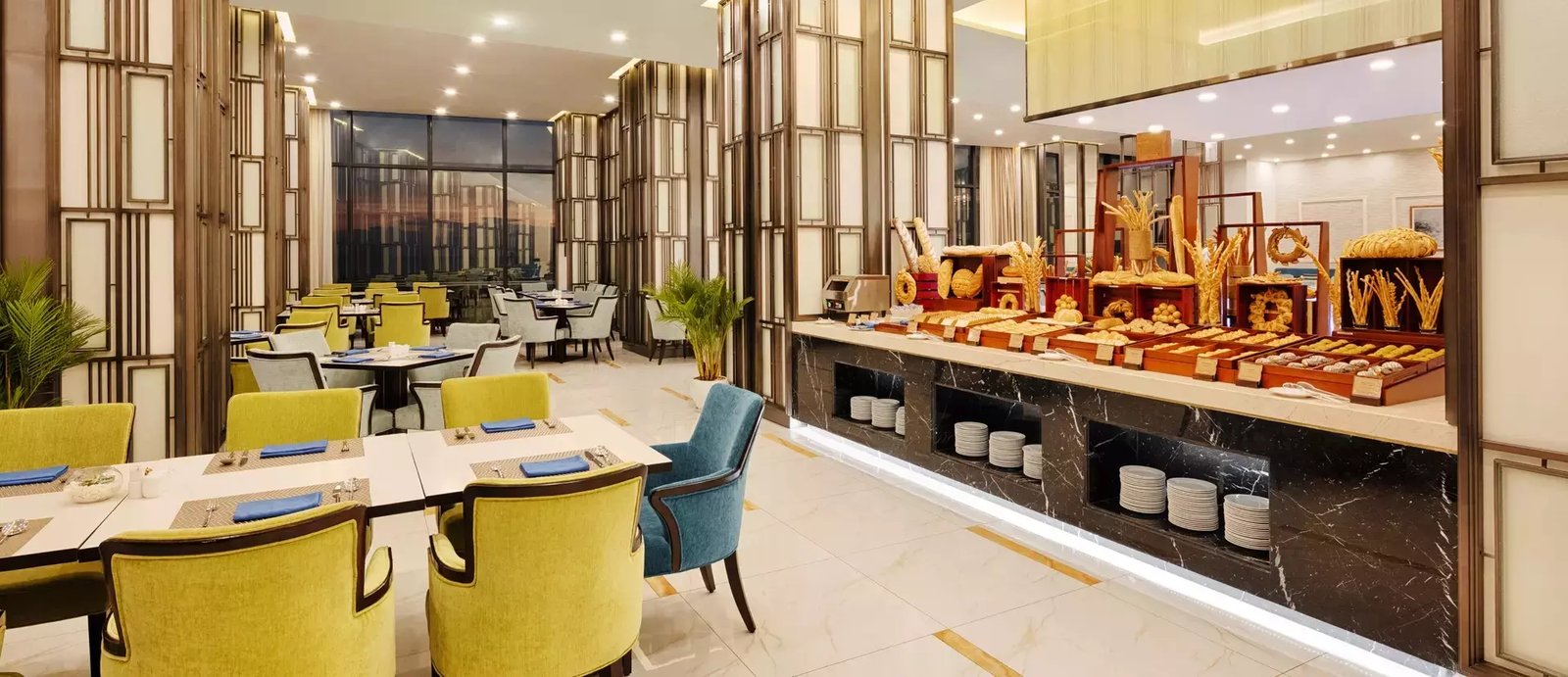 Vinpearl Beachfront Nha Trang — eat & drink