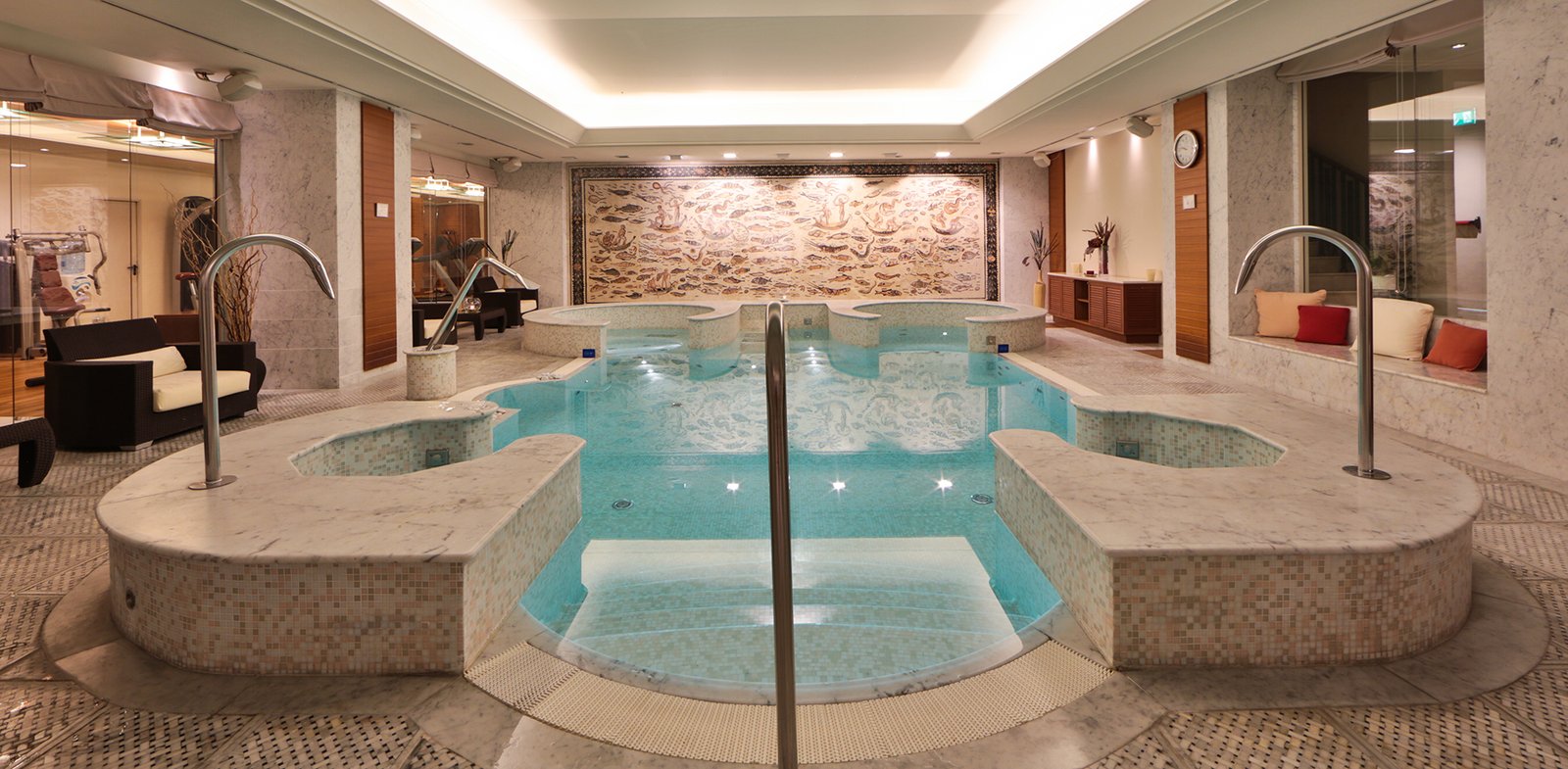 Principi di Piemonte, the pool