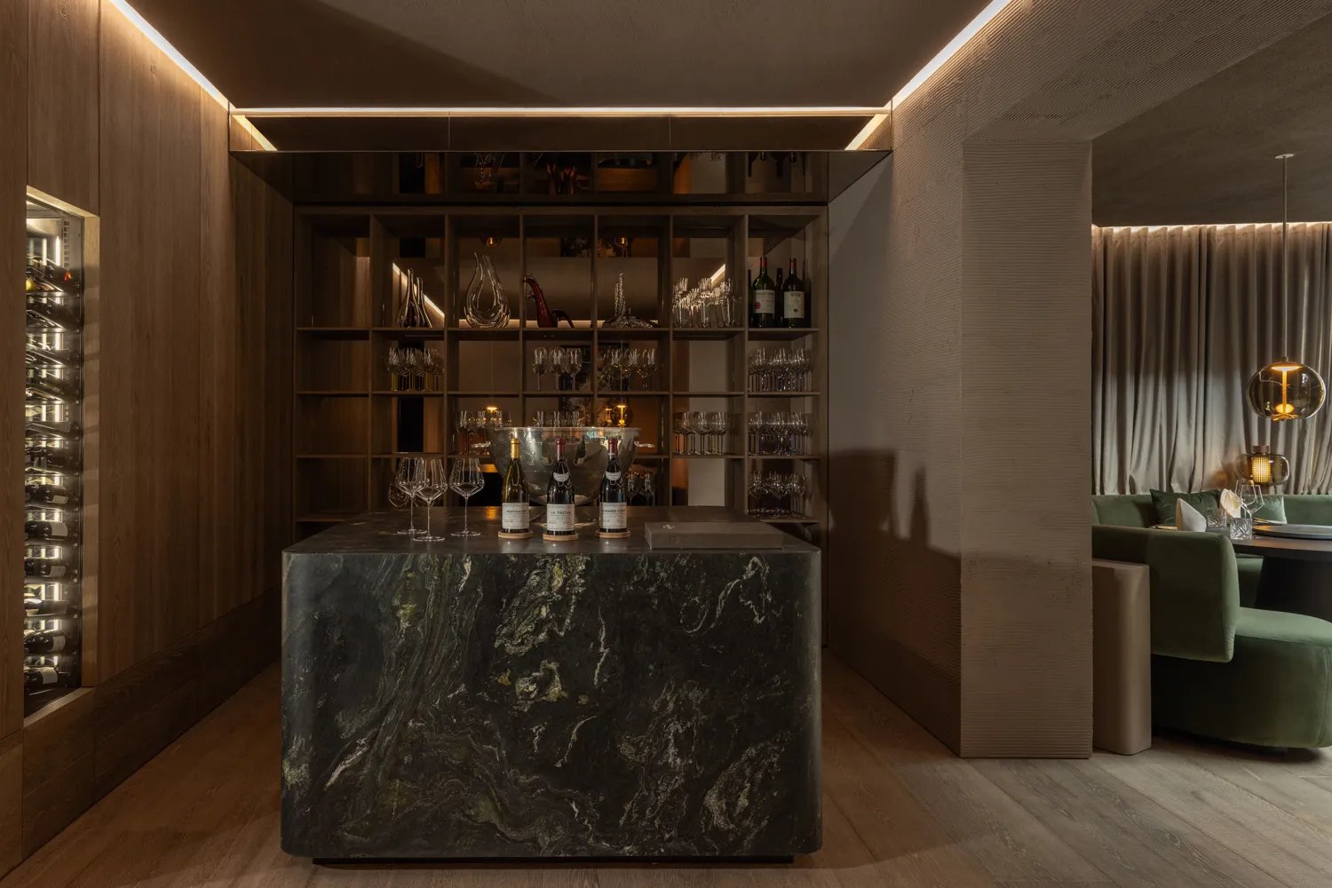Gourmet & Wine Hotel Austria, at the table