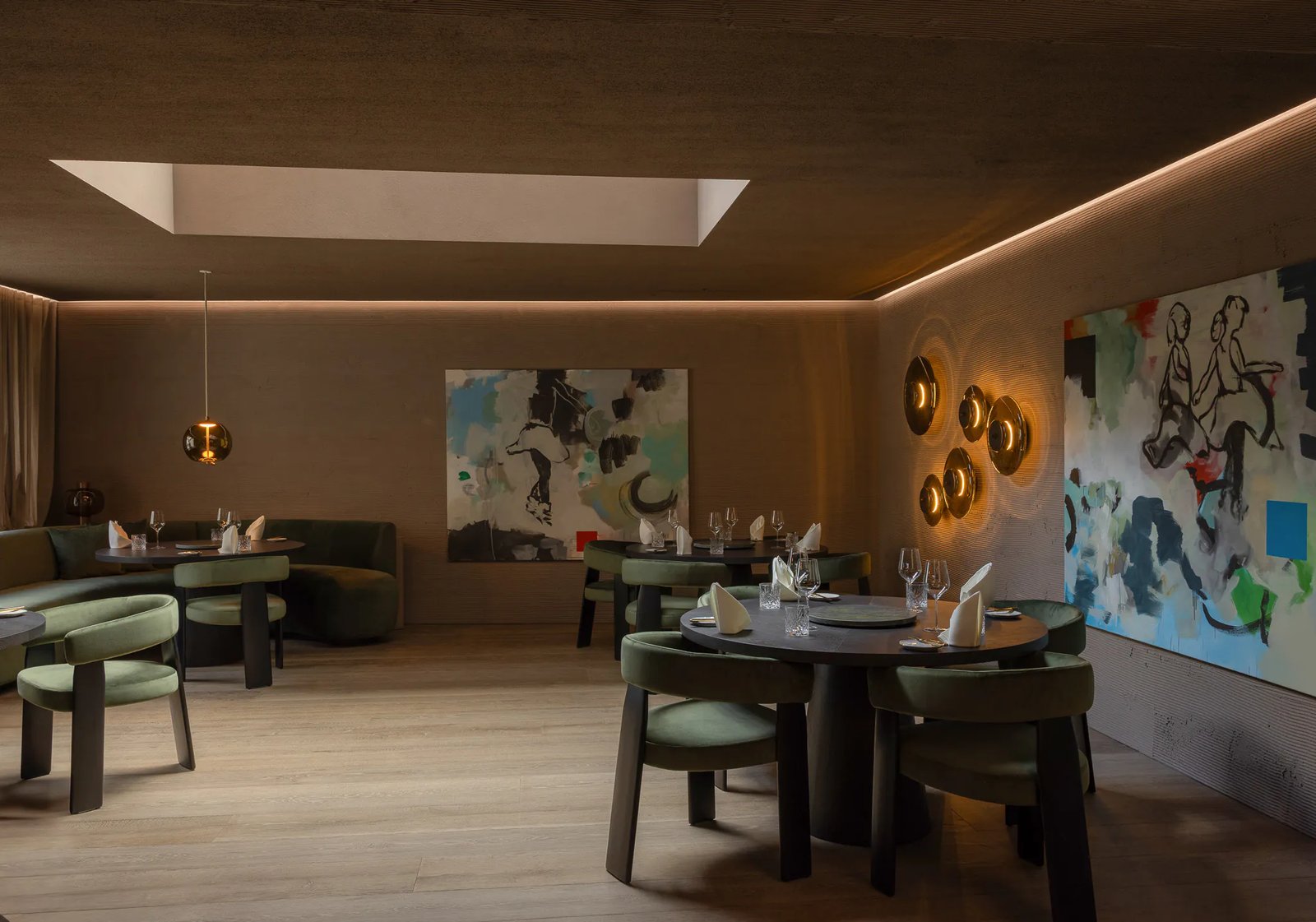 Gourmet & Wine Hotel Austria, at the table
