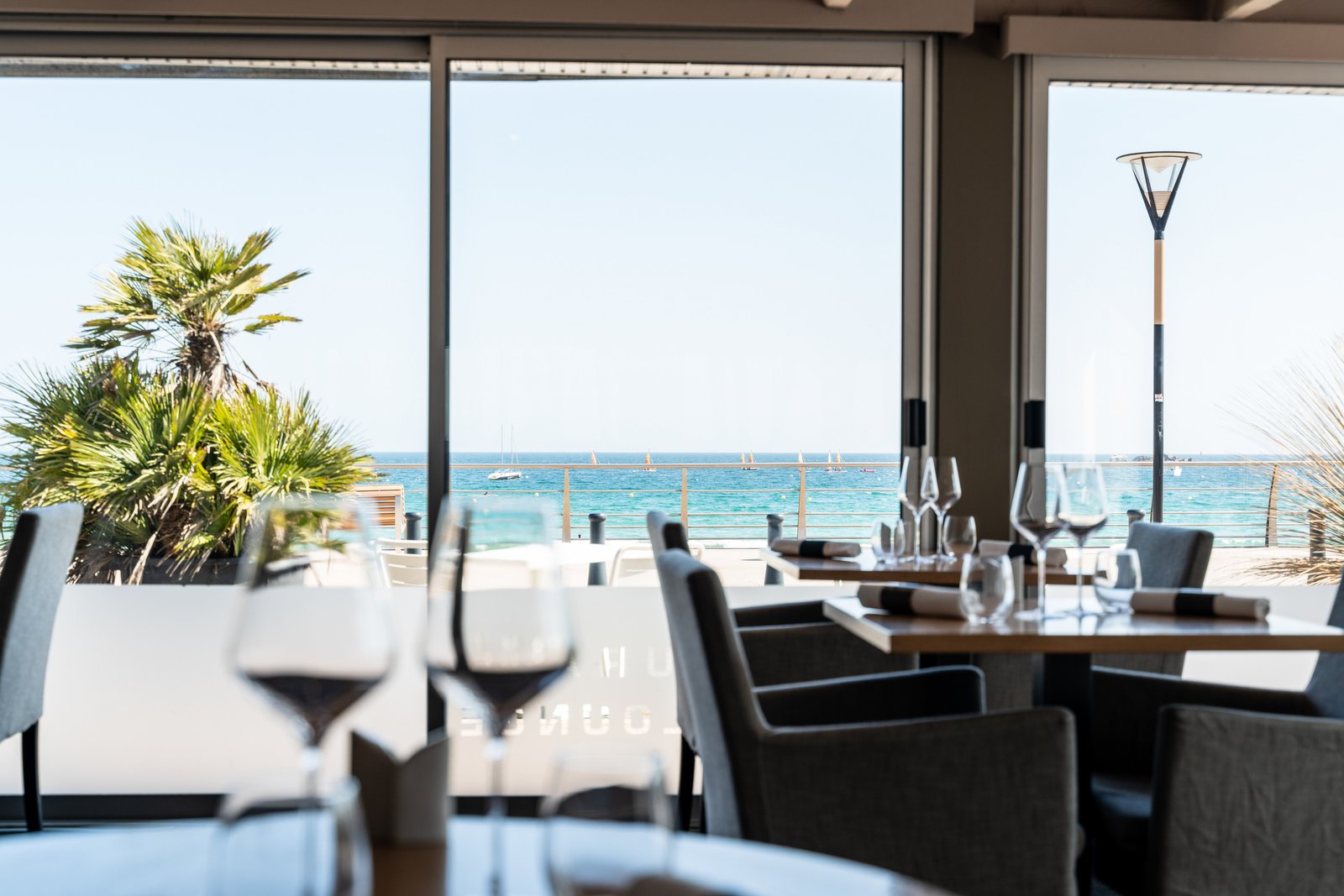 Roz Marine Hotel Thalasso & Spa, at the table