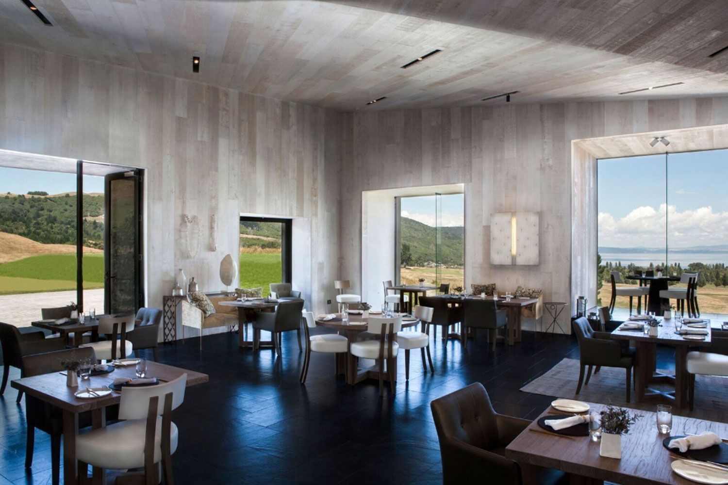 Kinloch Manor & Villas, k restaurant
