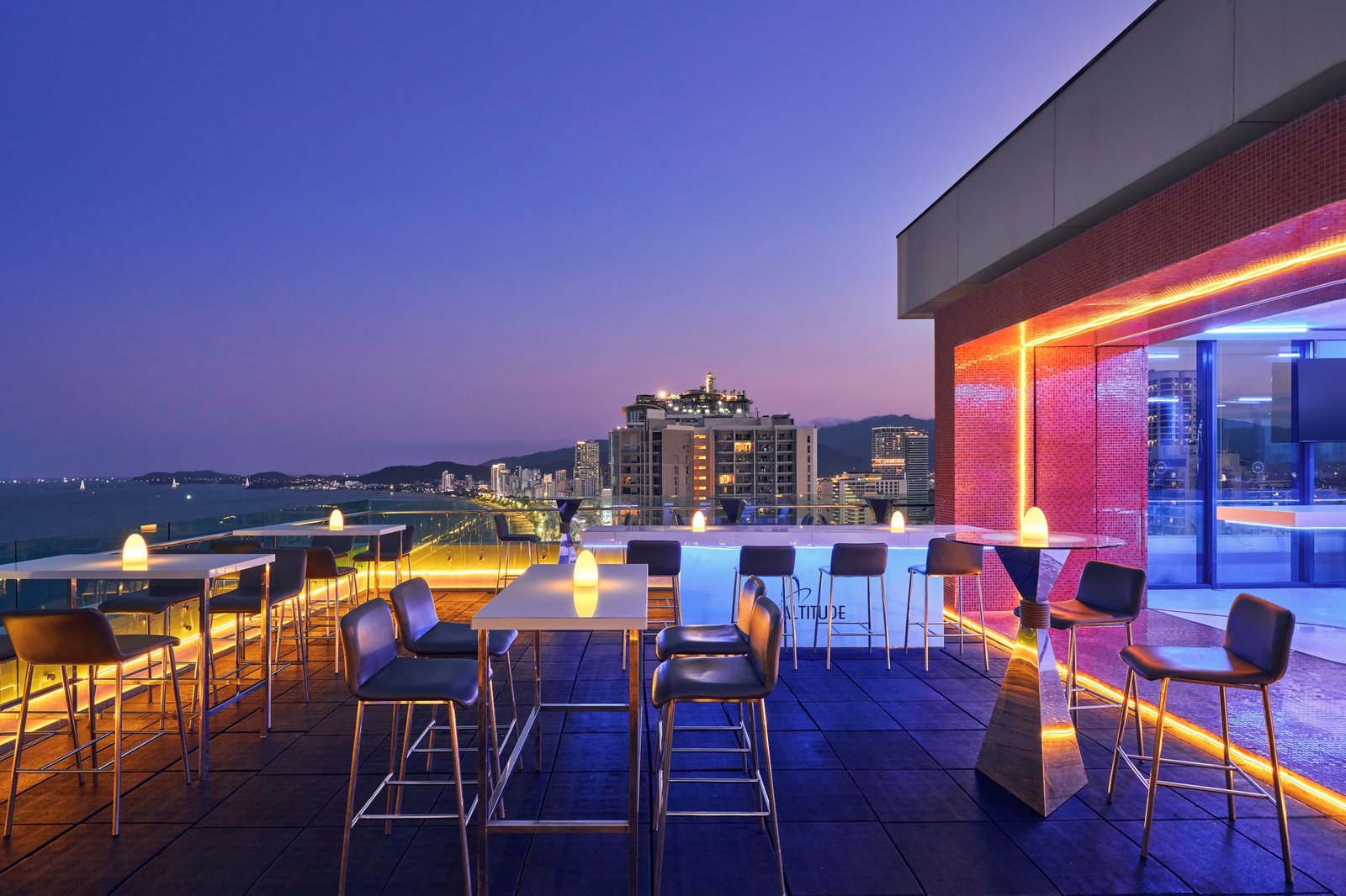 Sheraton Nha Trang Hotel & Spa, altitude rooftop bar