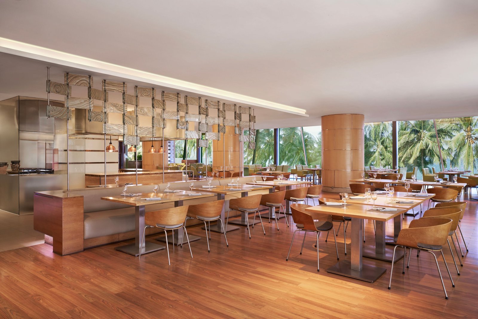 Sheraton Nha Trang Hotel & Spa, at the table