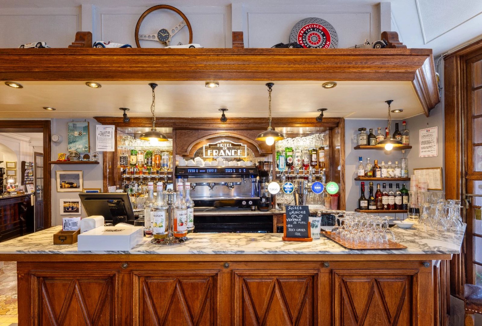 Hôtel de France - Restaurant le relais de Ronsard, bar-brasserie