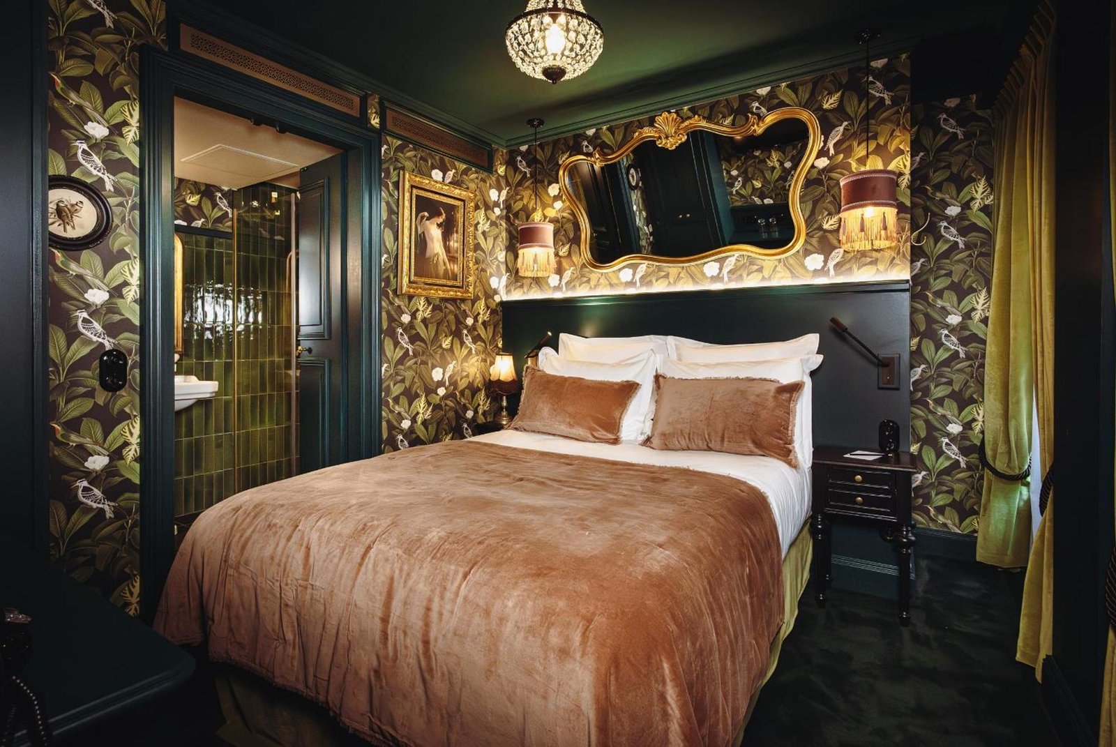 Madame C, rooms
