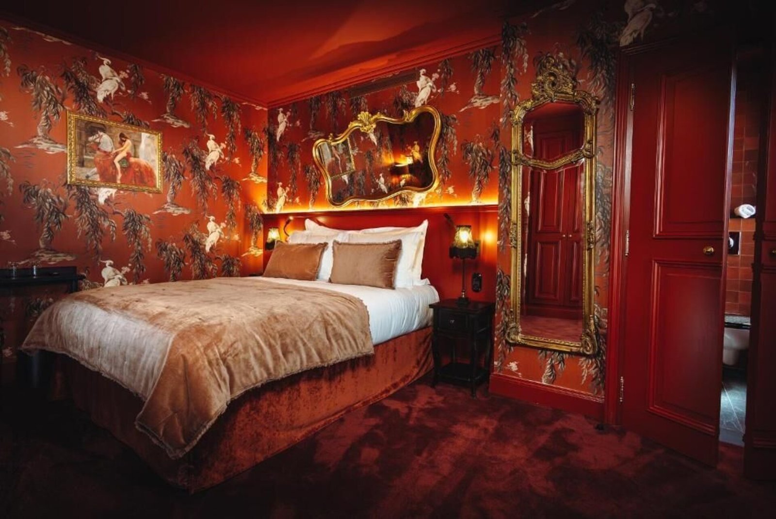 Madame C, rooms
