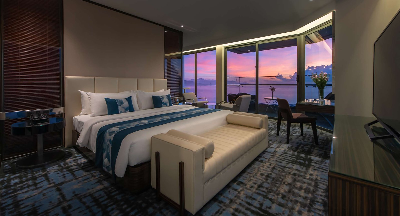 Queen Ann Hotel — rooms