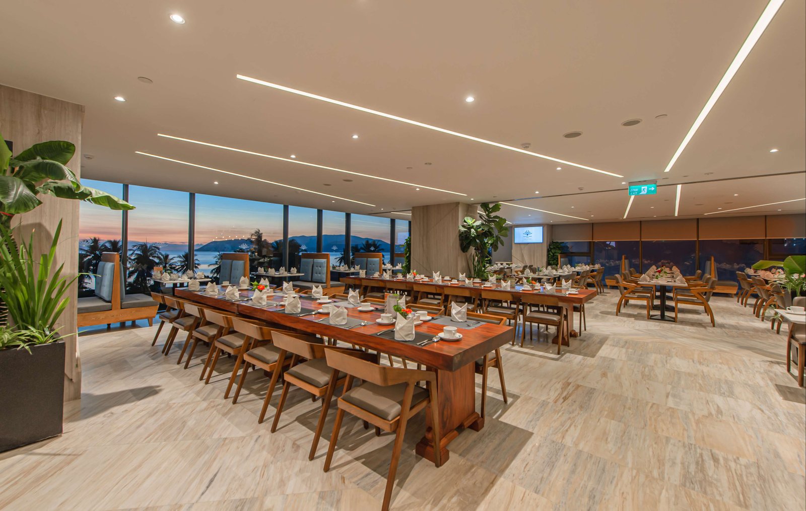 Queen Ann Hotel, royal restaurant