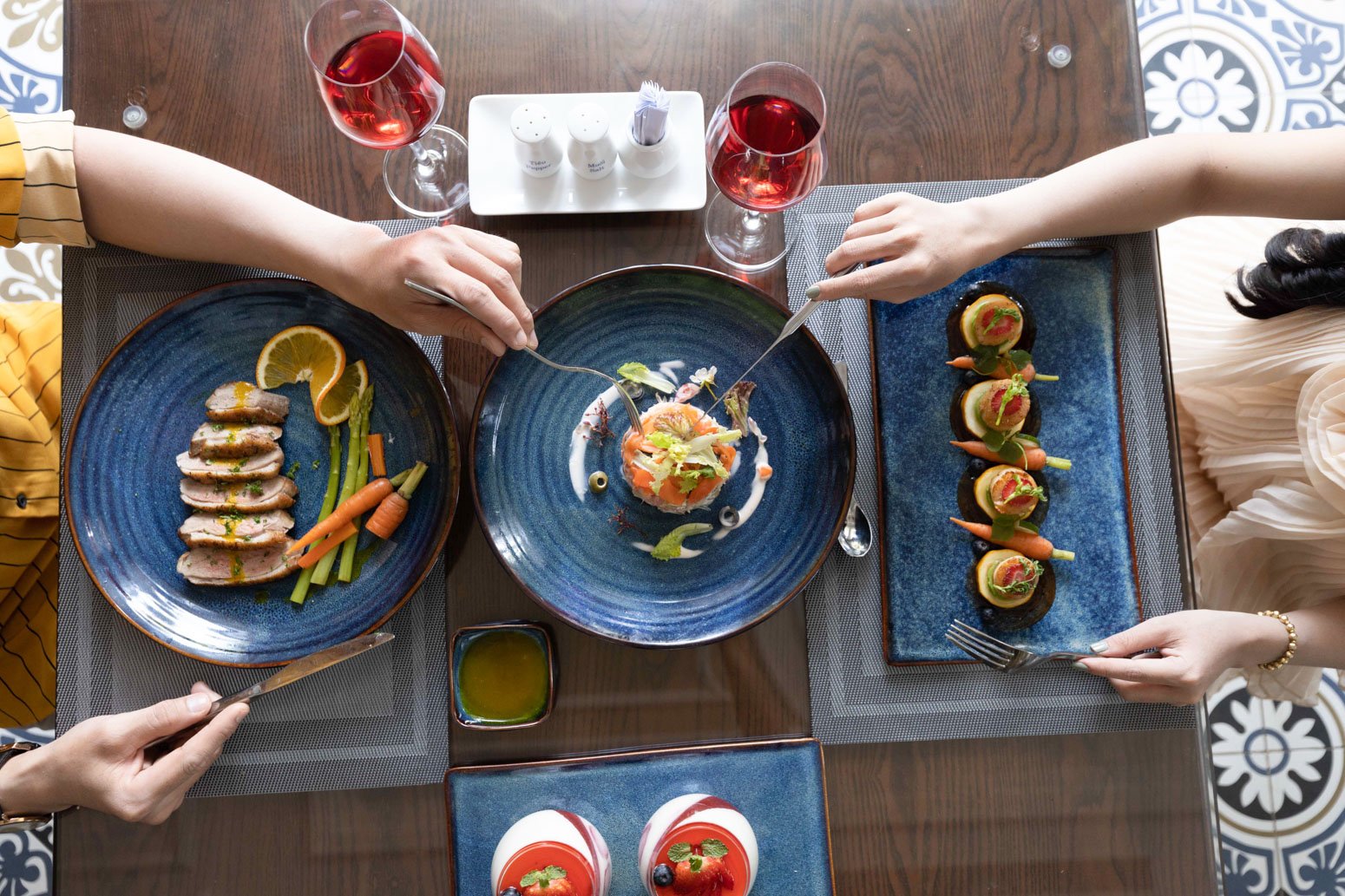 AVS Hotel Phu Quoc — eat & drink