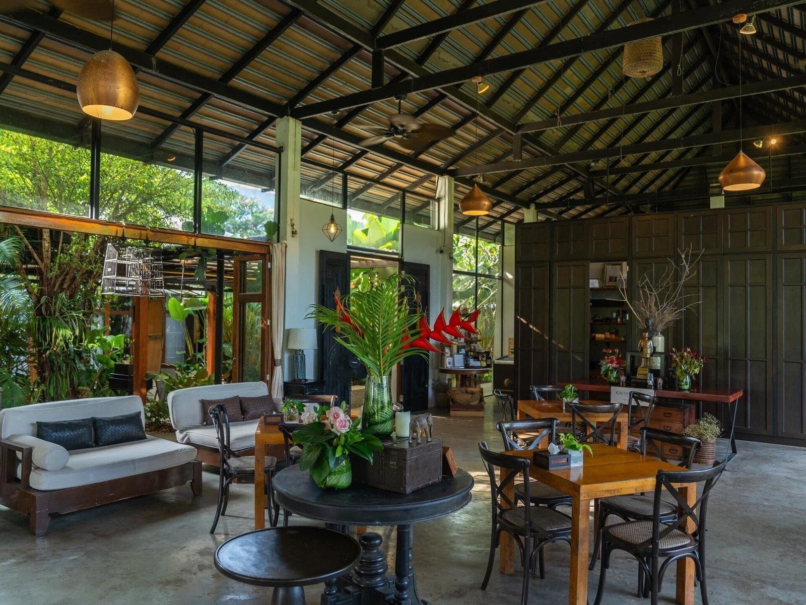Kachong Hills Tented Resort Trang, at the table