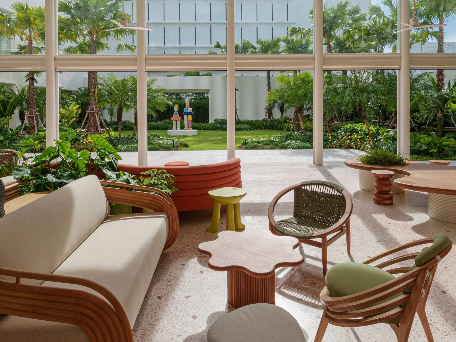 The Standard, Pattaya Na Jomtien