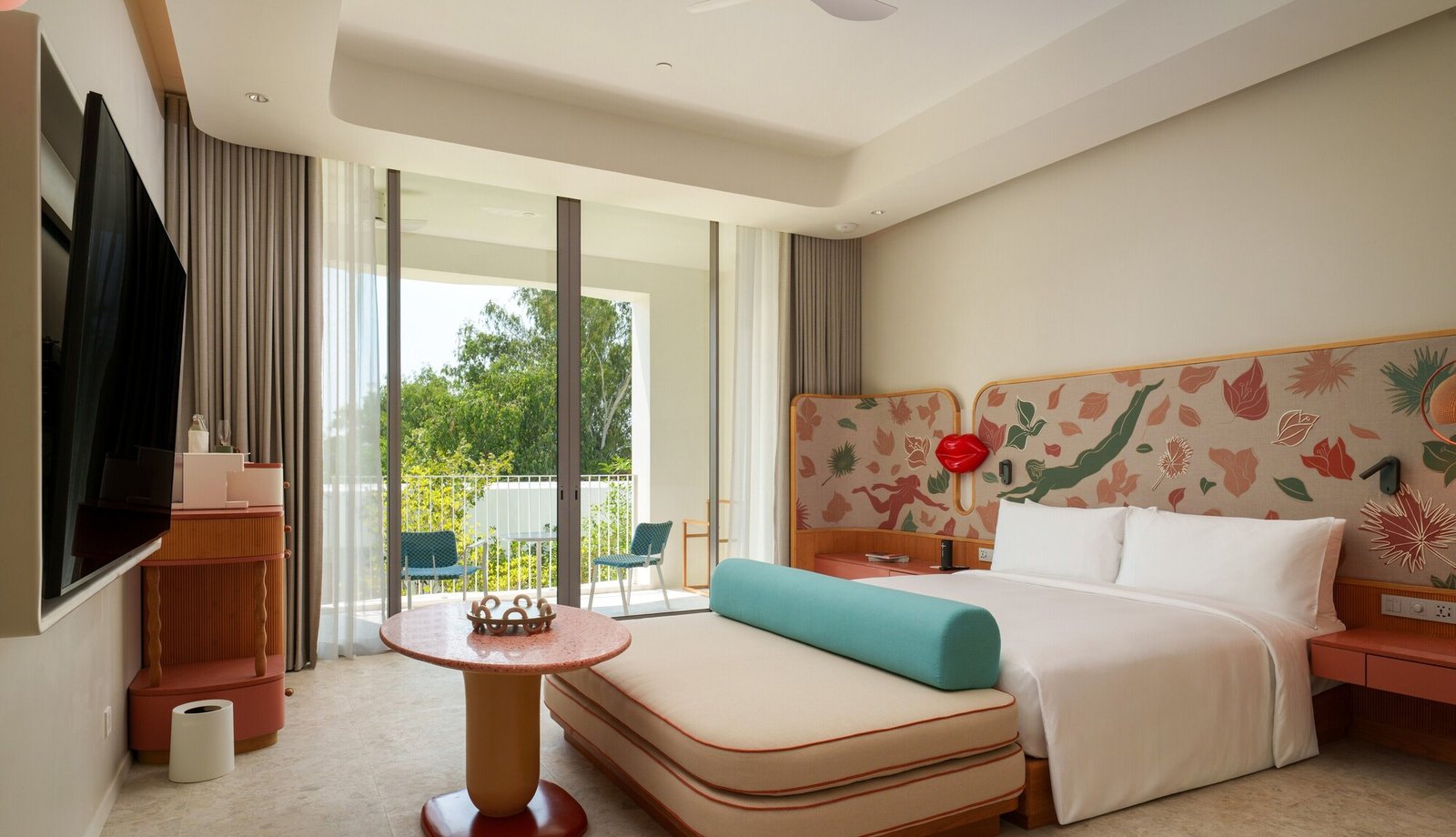 The Standard, Pattaya Na Jomtien