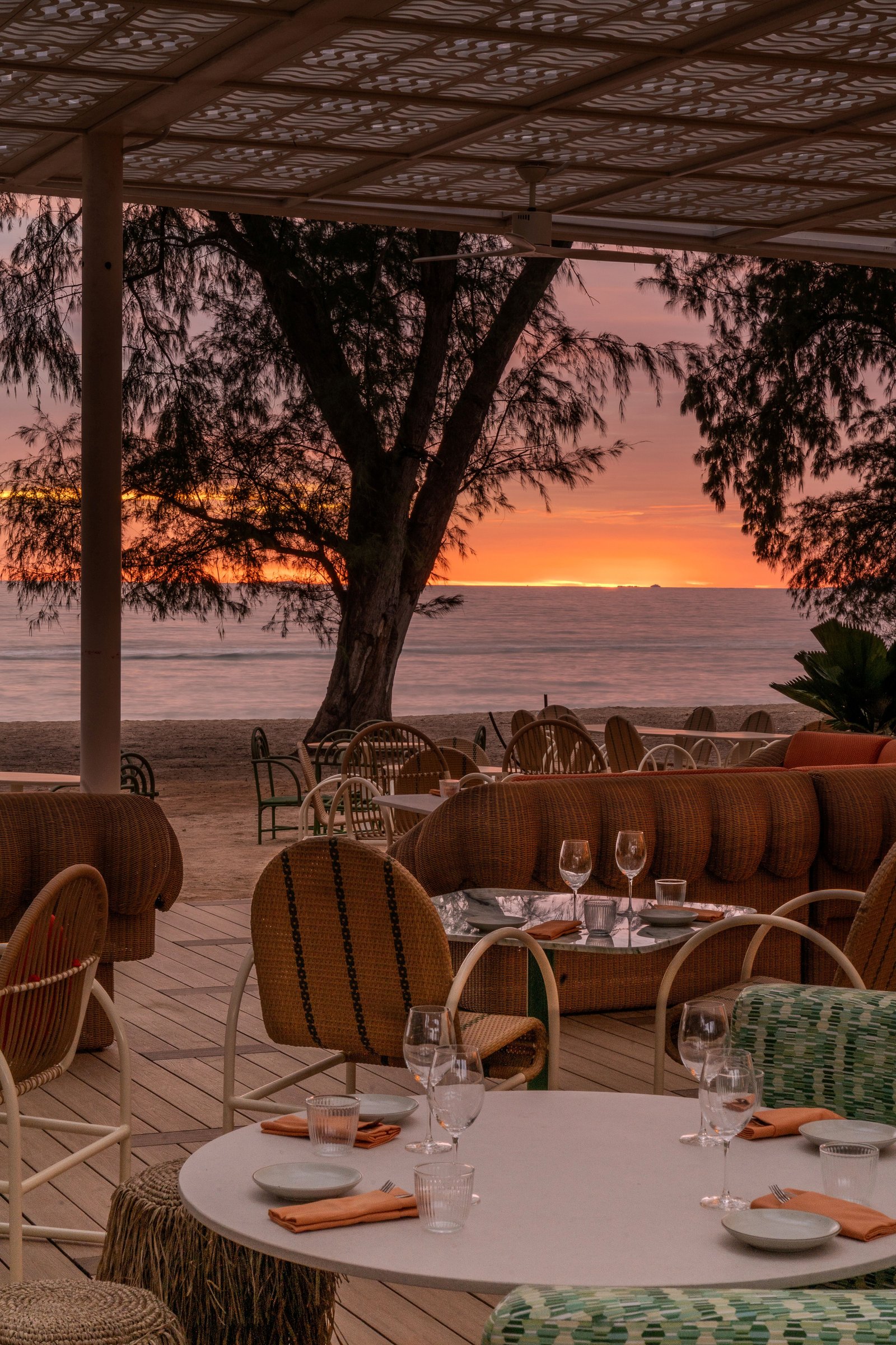 The Standard, Pattaya Na Jomtien, at the table