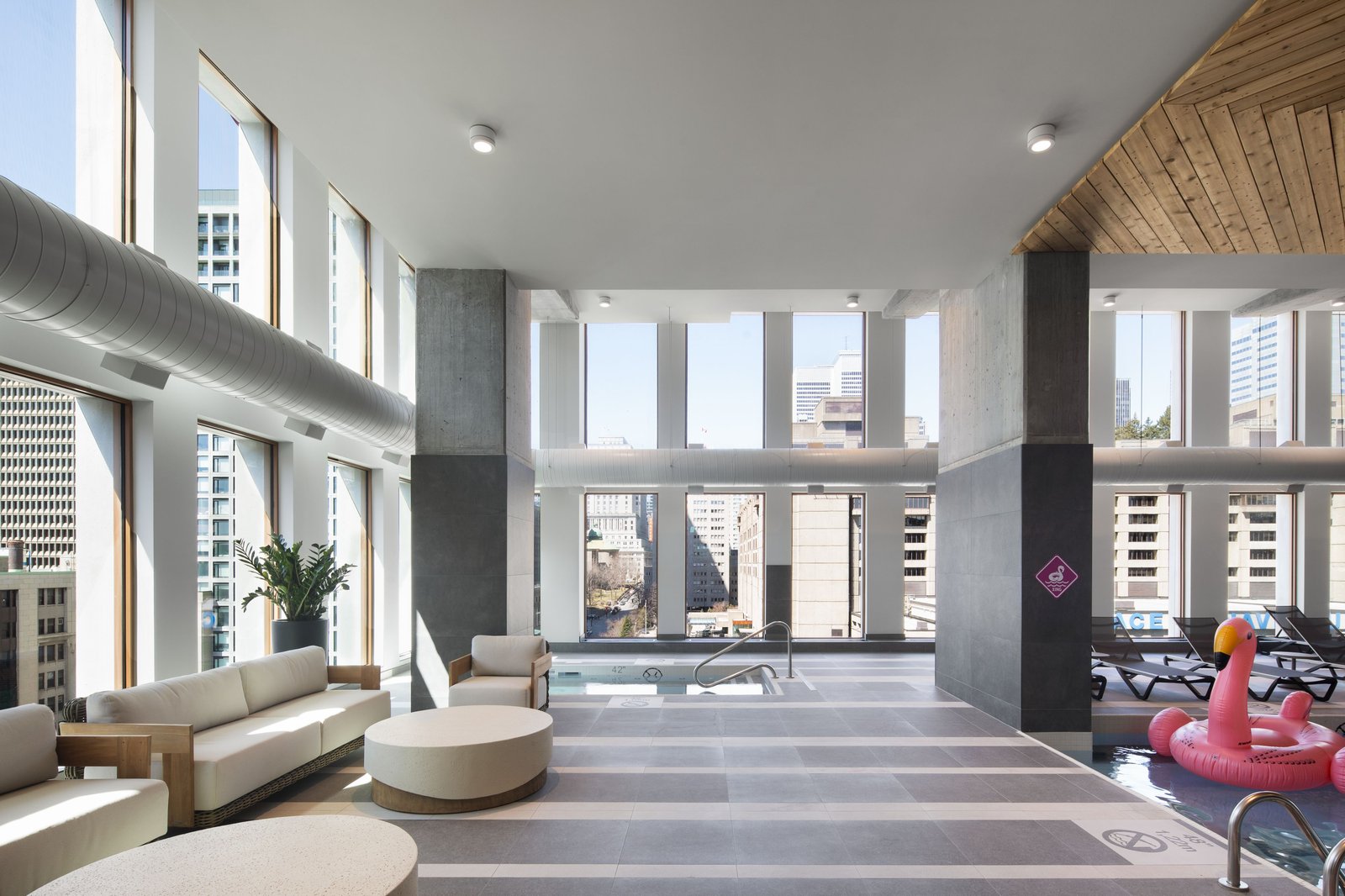 Moxy Montreal Downtown, the pool
