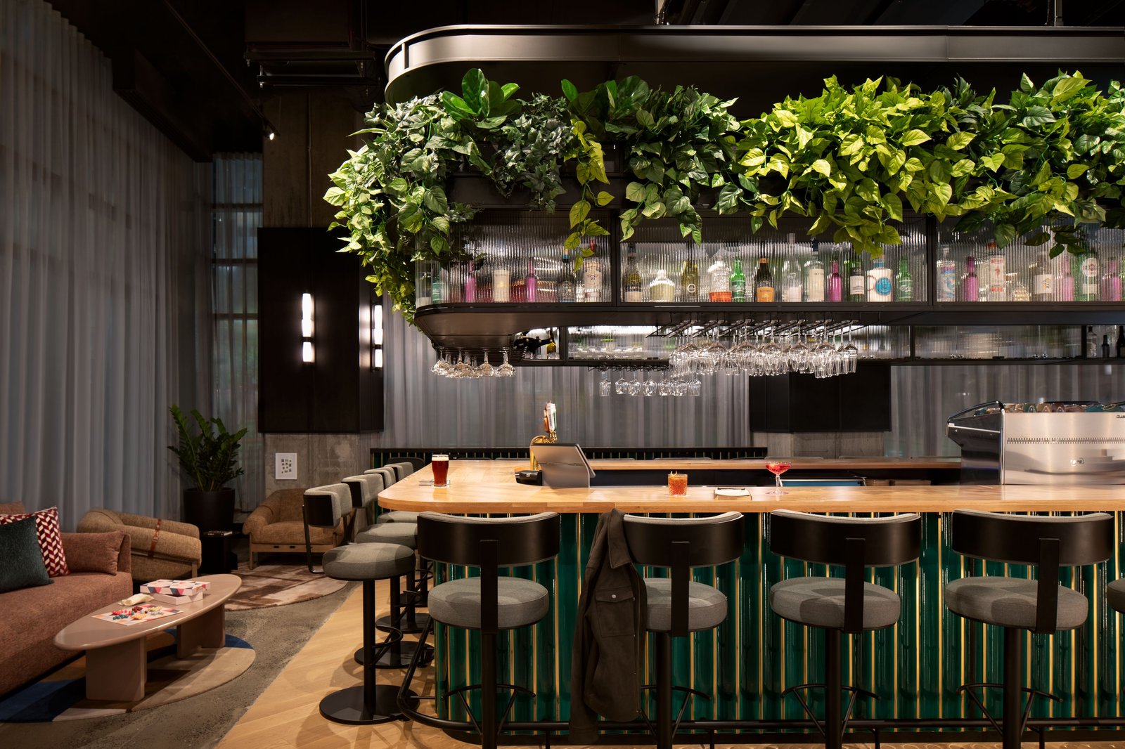 Moxy Montreal Downtown, moxy bar