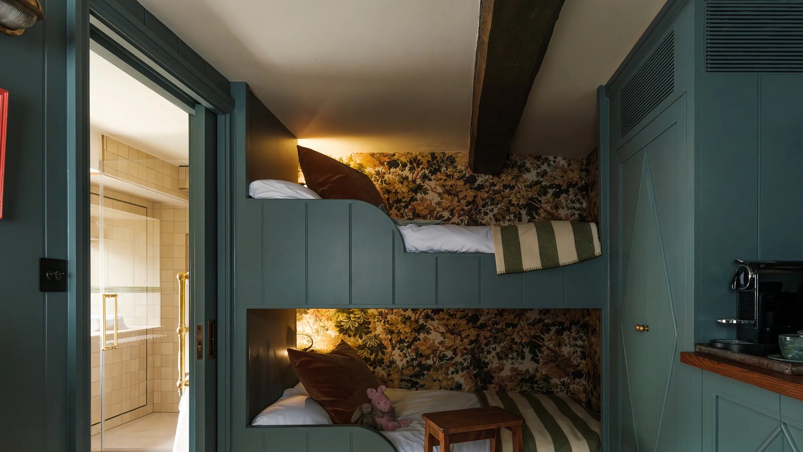 The Royal George, rooms