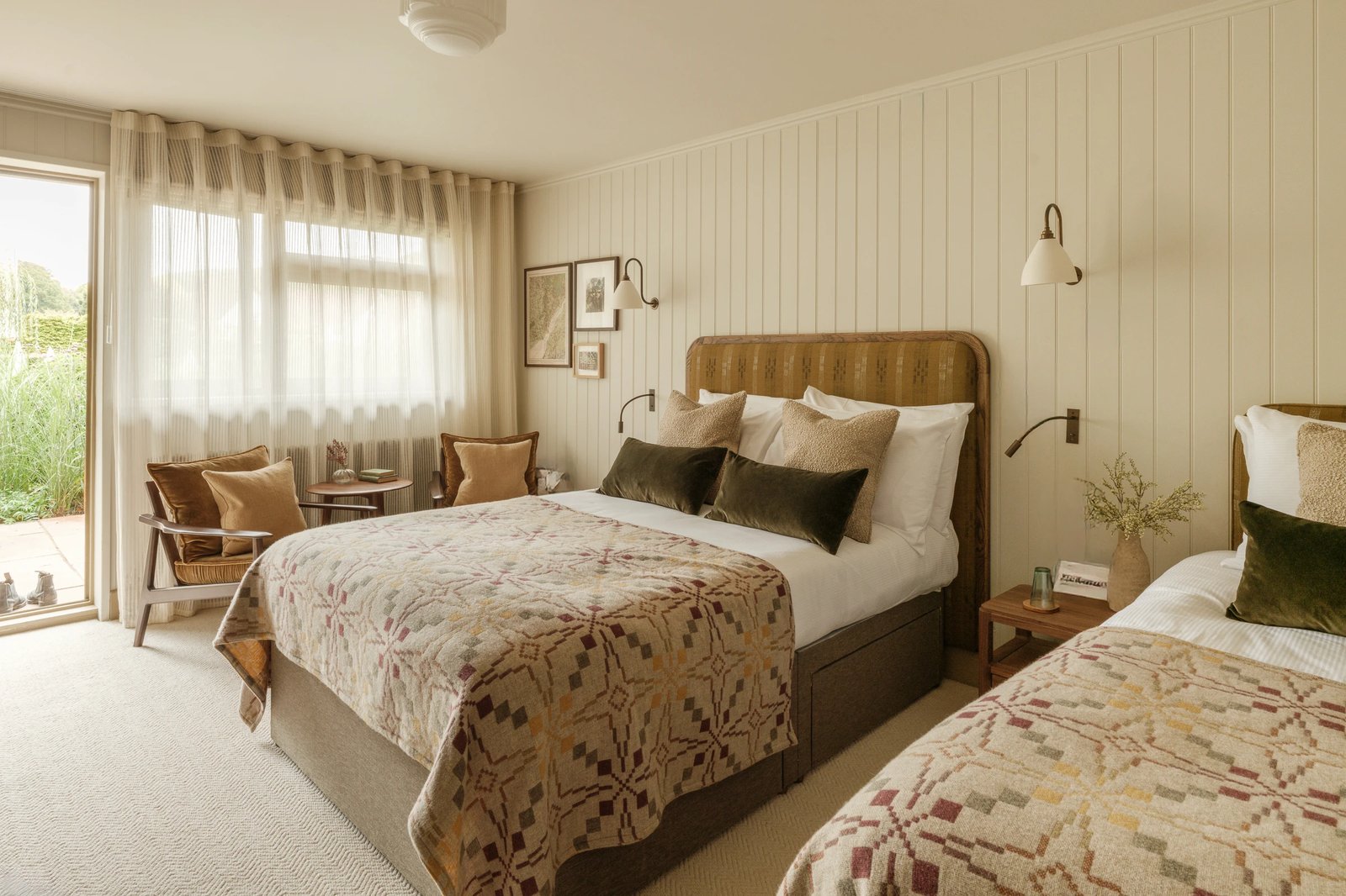The Royal George, rooms