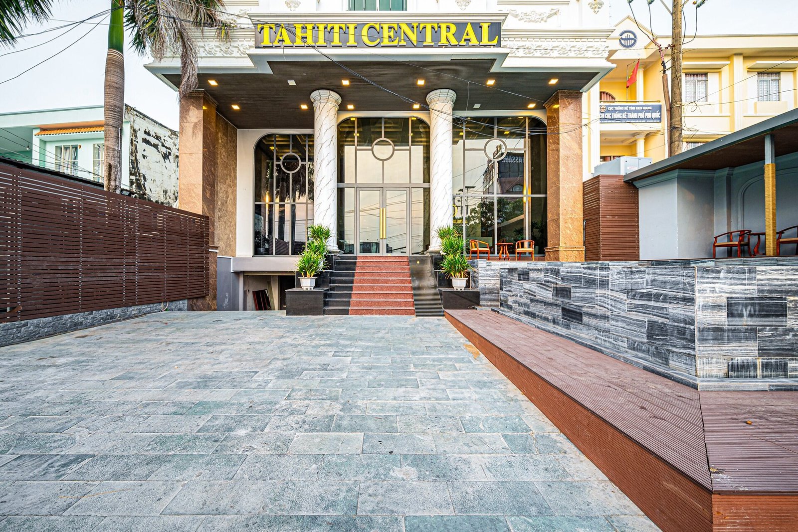 Tahiti Central Hotel — vibe