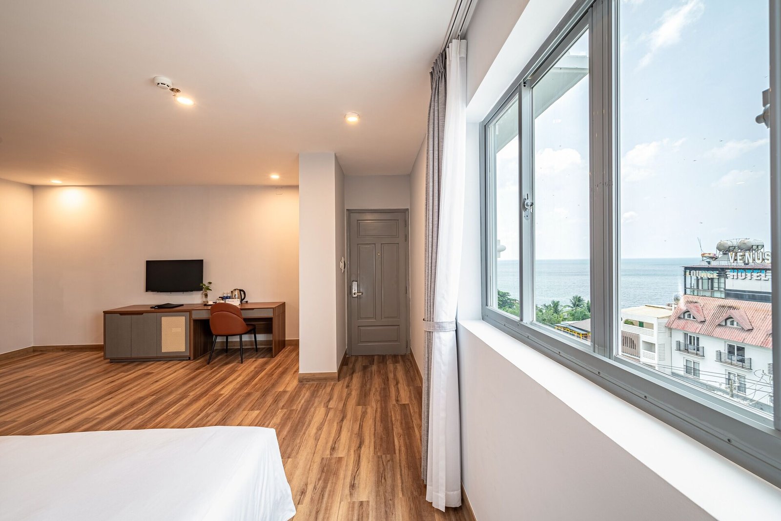Tahiti Central Hotel — rooms