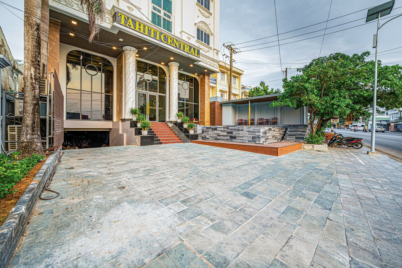 Tahiti Central Hotel — backstory