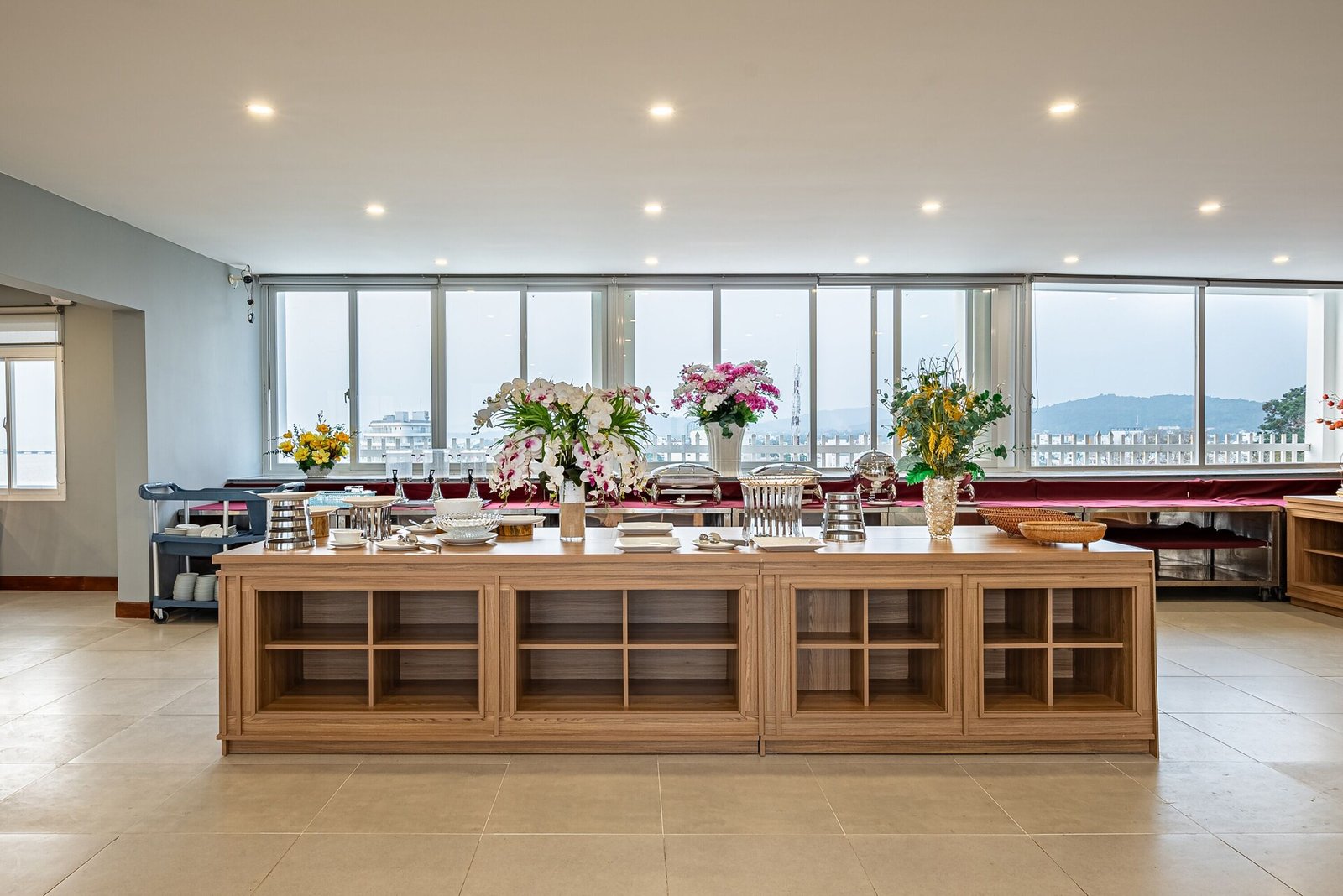 Tahiti Central Hotel — eat & drink