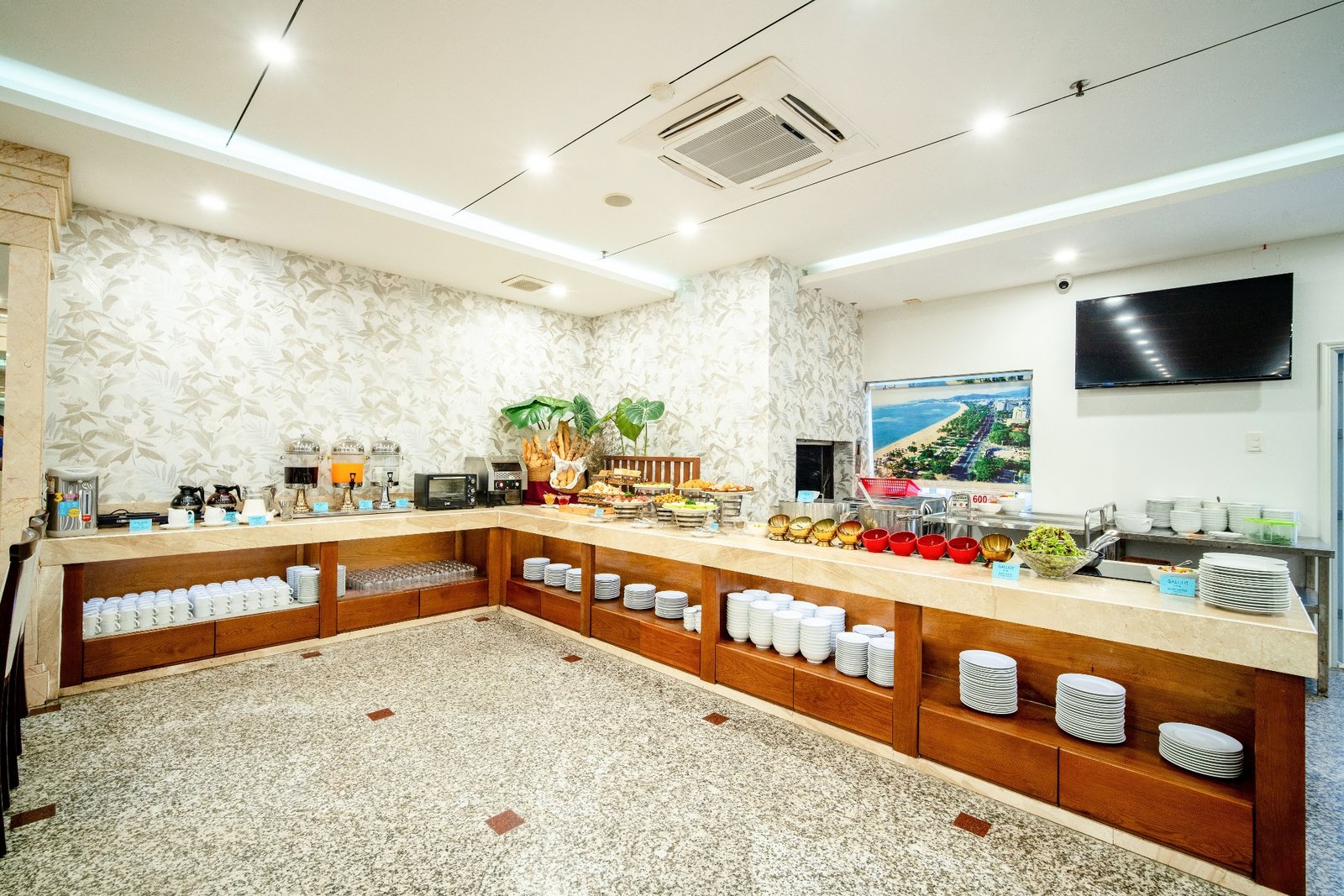 Galliot Hotel and Spa Nha Trang — eat & drink