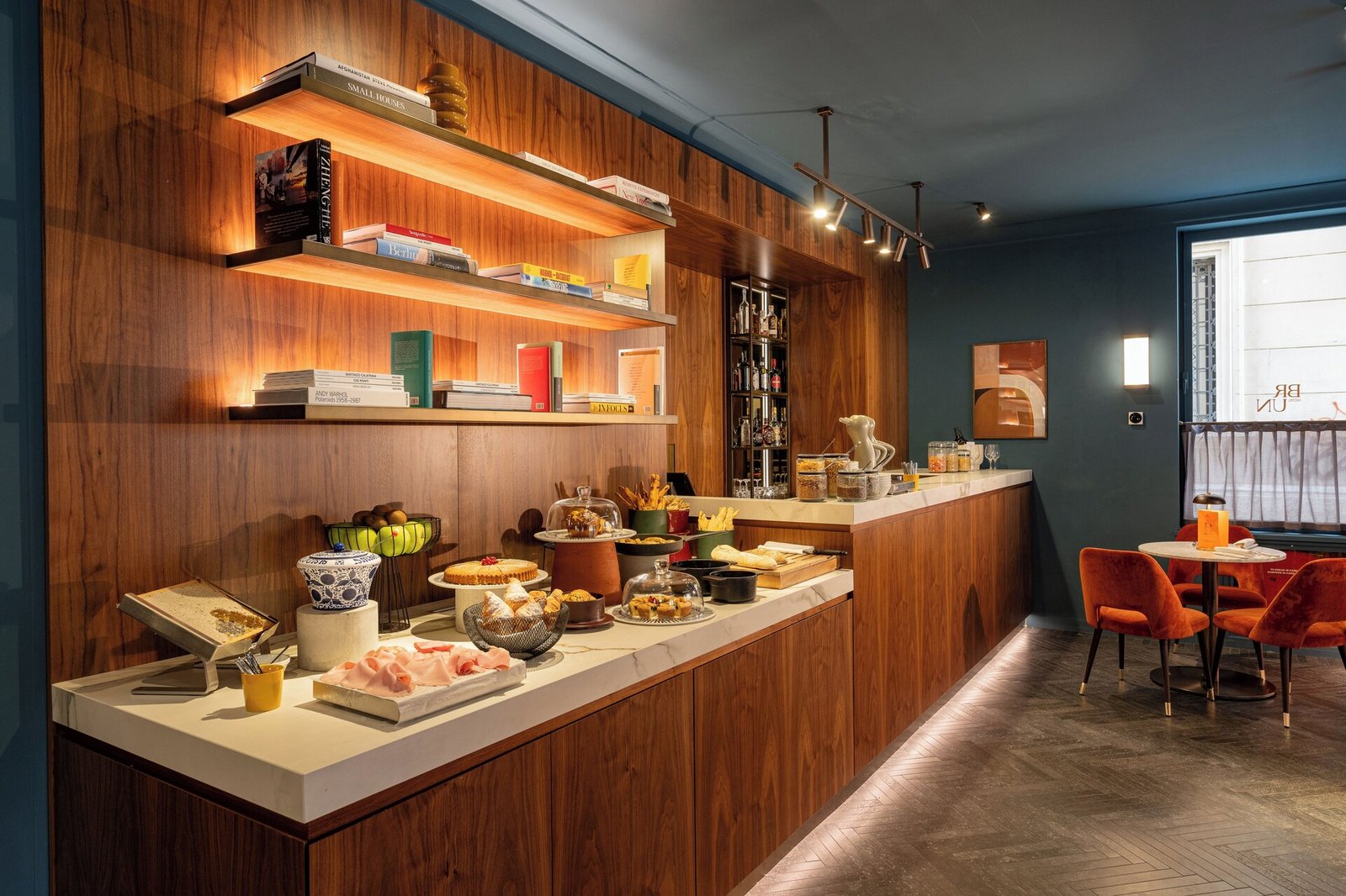 Hotel Brun, at the table